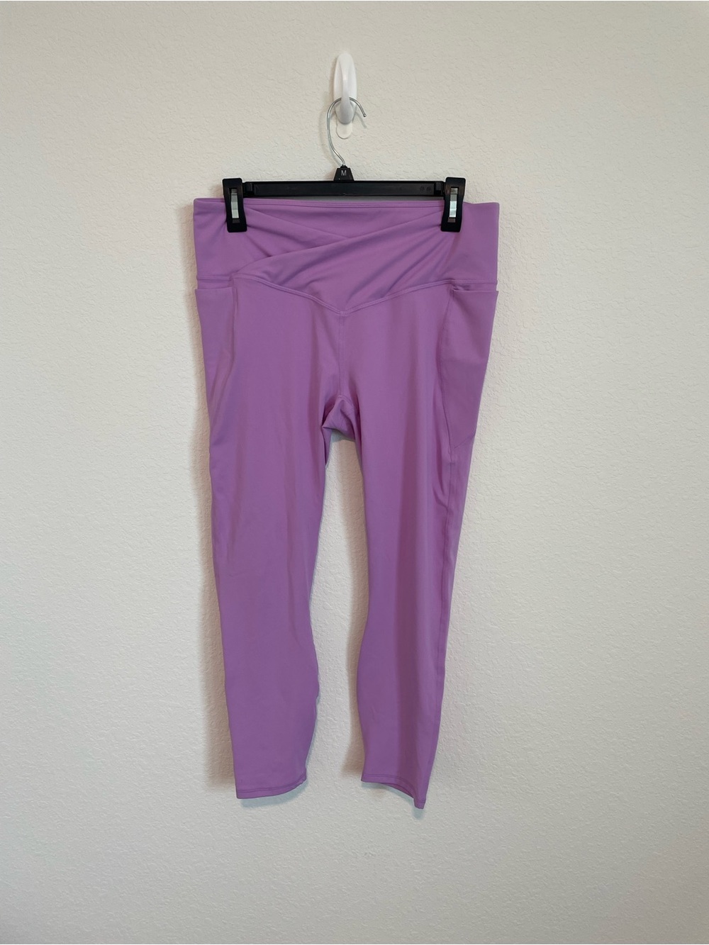 Fabletics Lavender V-Waist Capri Joggers